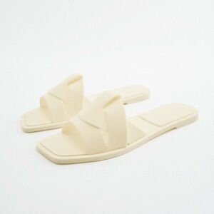 ❤️ Zara Rubberized Jelly Flat Sandals ❤️
